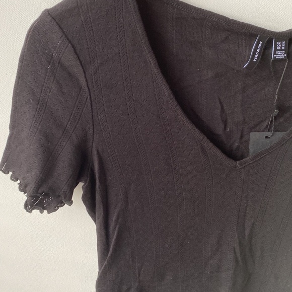 Vero Moda Black v neck lettuce edges crop Top, Size M, NWT - Picture 2 of 6